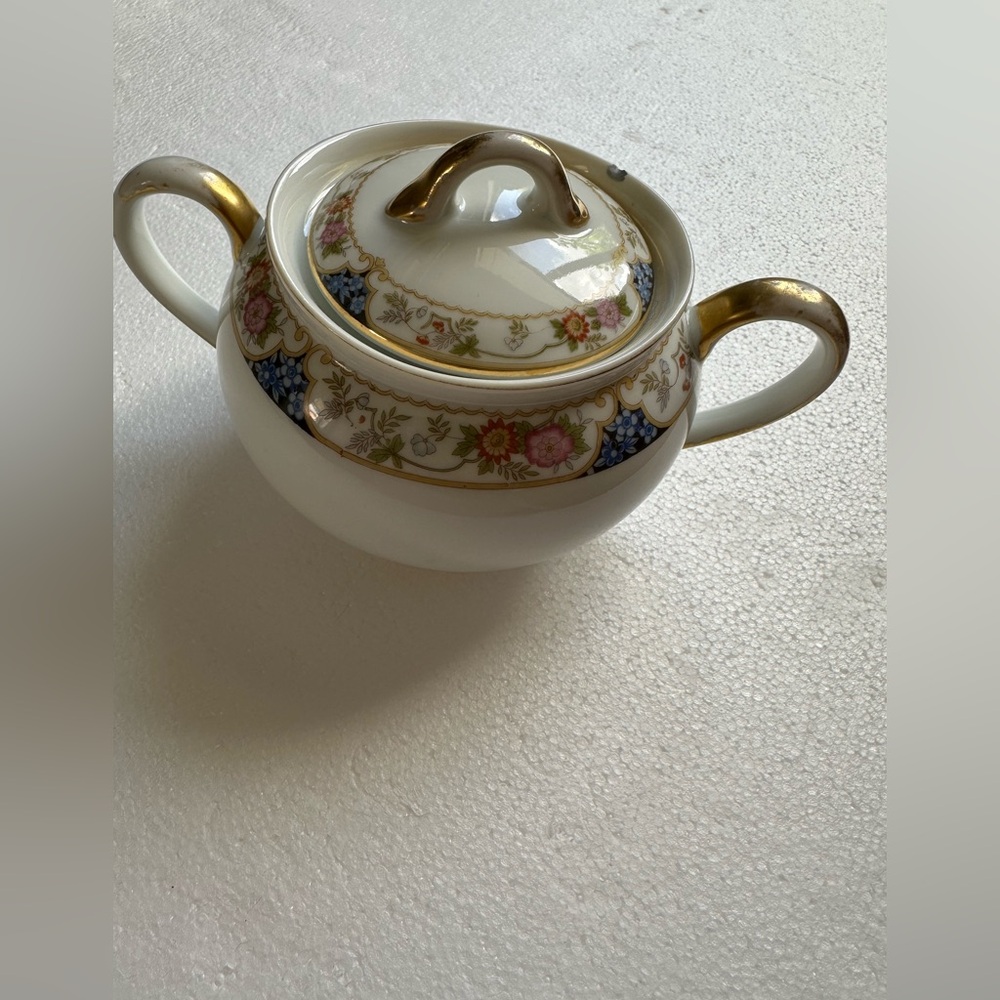 Noritake White‎ Porcelain Bowl with Gold Details